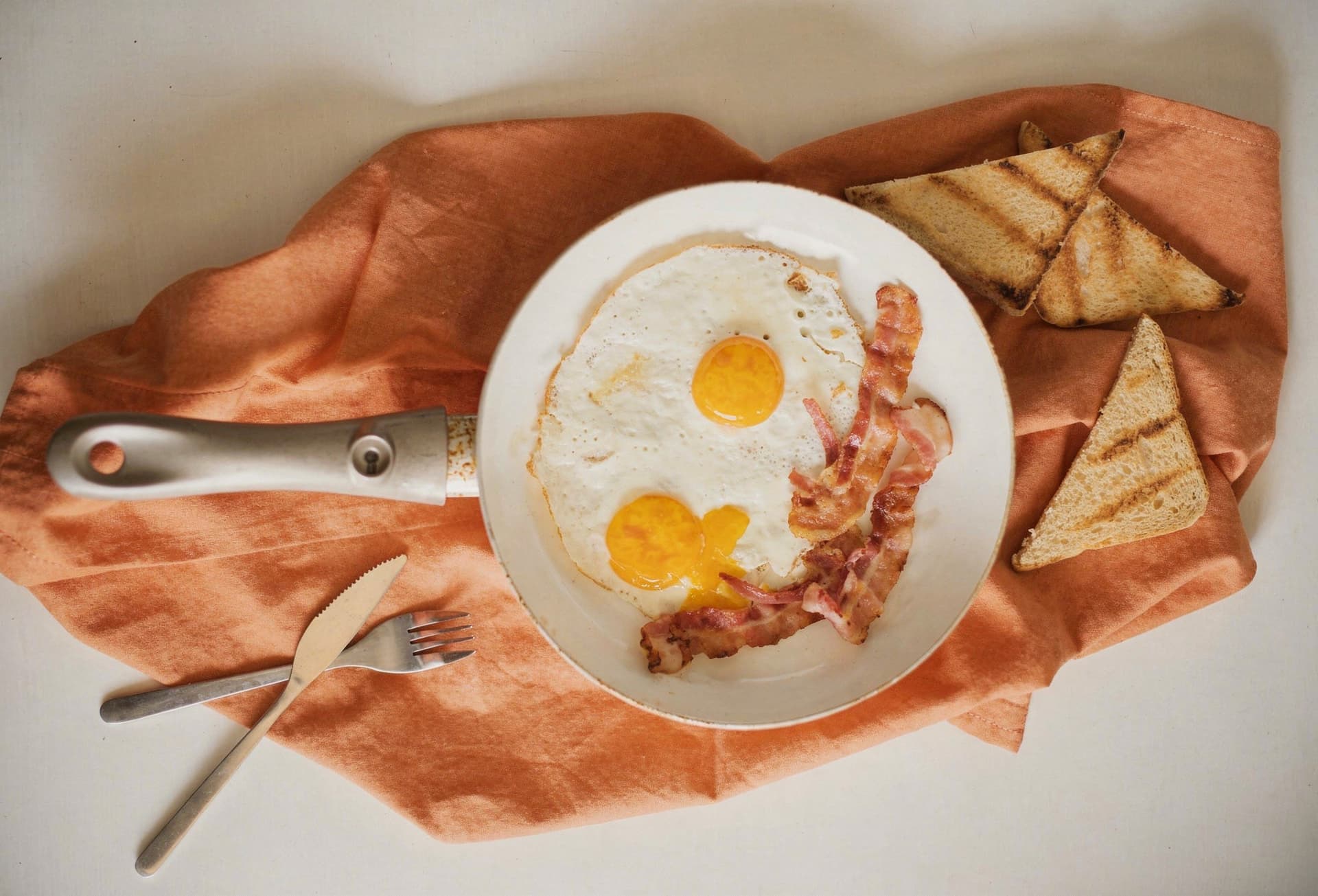 Breakfast with eggs and bacon